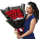 [Valentine] Classic Midnight Hand Bouquet - Fiery Red