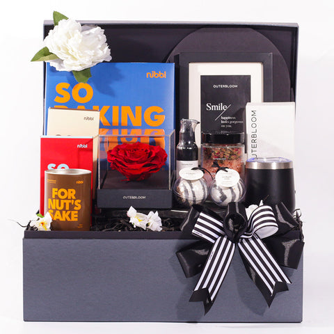 Signature Evergreen Prestige Hampers