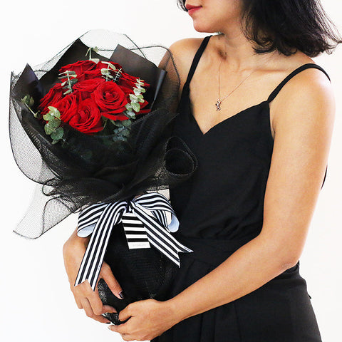 Signature Midnight Kiss Bouquet - Deluxe