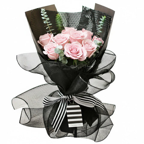 Signature Midnight Kiss Bouquet - Deluxe