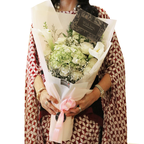 Romantic Universe Sweet Pink Bouquet