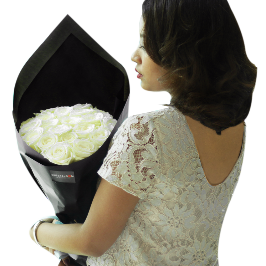 Black Pearl Dazzling White Small Bouquet