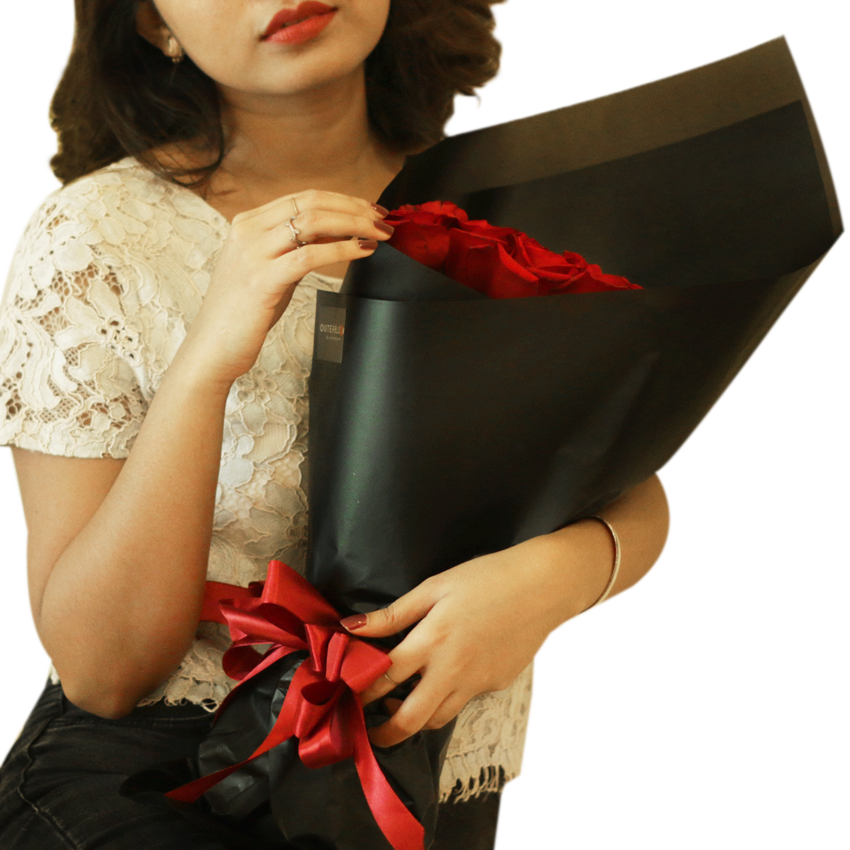 Black Pearl Classic Red Small Bouquet