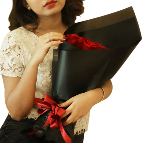 Black Pearl Classic Red Small Bouquet